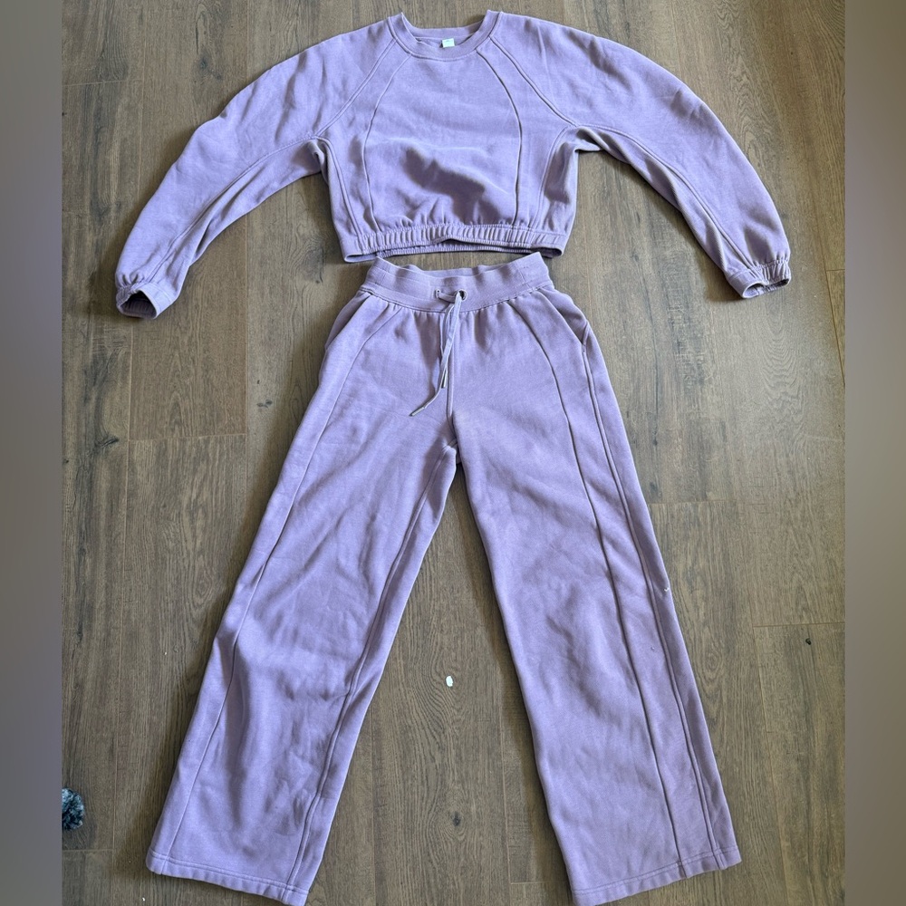 Lovely in Lavendar! Lululemon scuba set